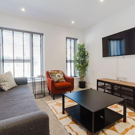 4-Level Luxury 2 Bedroom House Sleeps 6, Rooftop, Harry P & Free Parking Γουάτφορντ Εξωτερικό φωτογραφία