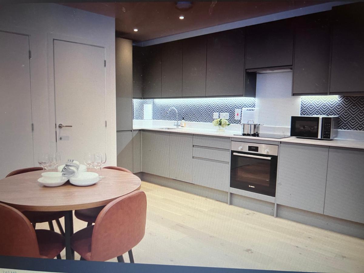 4-Level Luxury 2 Bedroom House Sleeps 6, Rooftop, Harry P & Free Parking Γουάτφορντ Εξωτερικό φωτογραφία