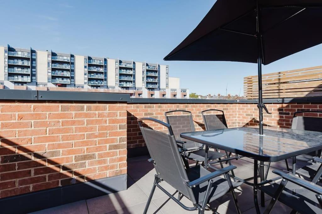 4-Level Luxury 2 Bedroom House Sleeps 6, Rooftop, Harry P & Free Parking Γουάτφορντ Εξωτερικό φωτογραφία