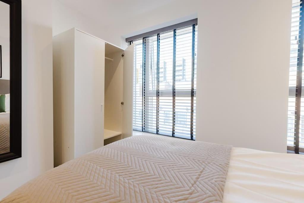 4-Level Luxury 2 Bedroom House Sleeps 6, Rooftop, Harry P & Free Parking Γουάτφορντ Εξωτερικό φωτογραφία