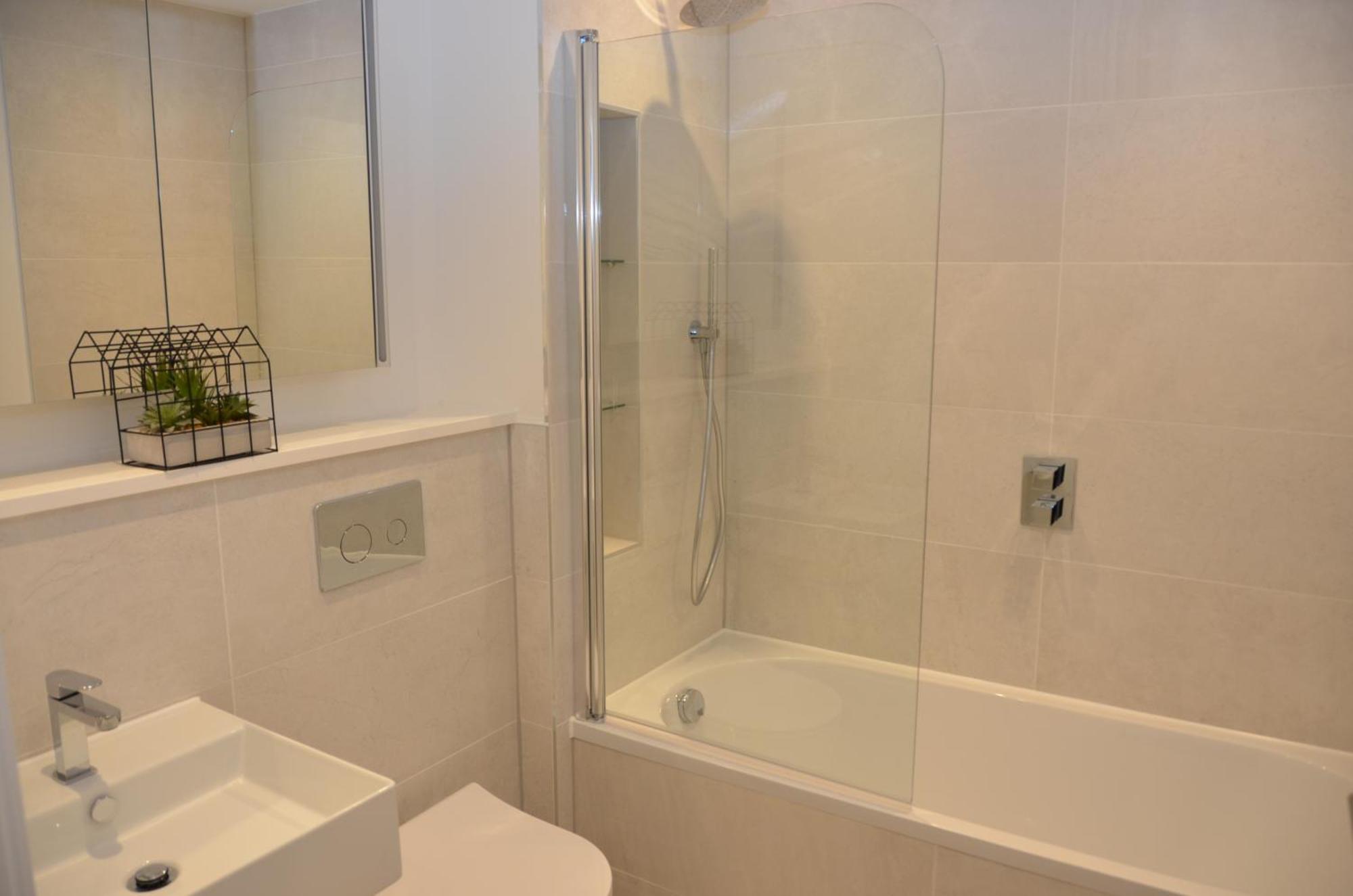 4-Level Luxury 2 Bedroom House Sleeps 6, Rooftop, Harry P & Free Parking Γουάτφορντ Εξωτερικό φωτογραφία